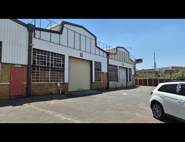 558M² WAREHOUSE TO LET IN JET PARK